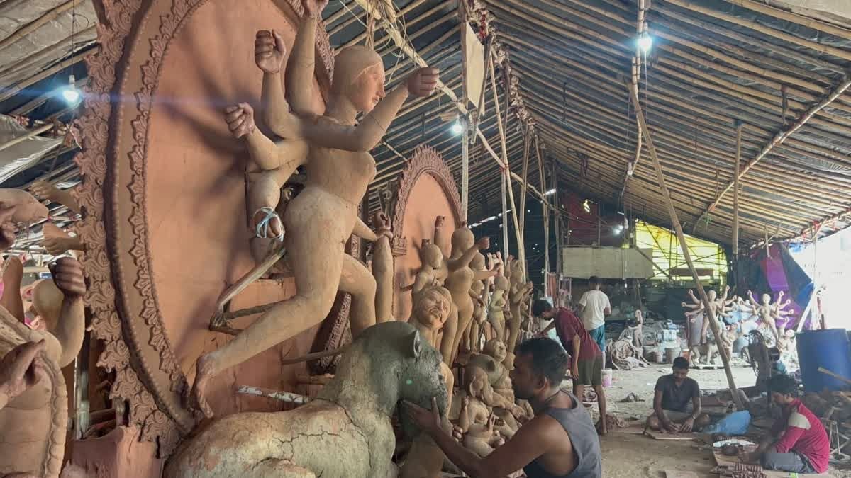 Bengali artisans make Surat Navratri unique