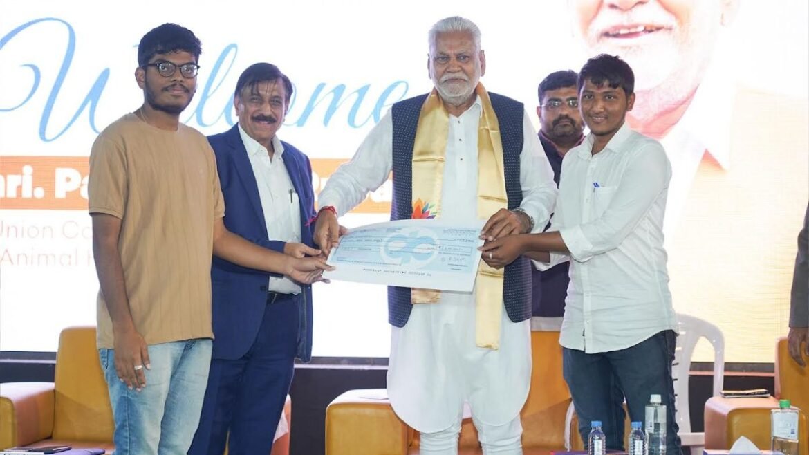 Union Minister Parshottam Rupala interacted with Startups at Swarrnim University