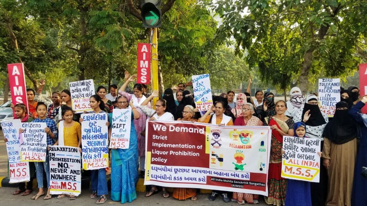 Gujarat : Women Protest Over GIFT City Liquor Policy