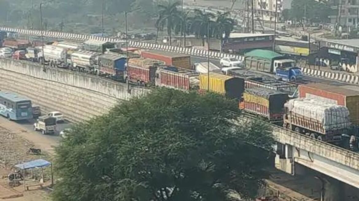 Highway to Hell: Commuters in Vadodara Face Hours-Long Traffic Snarl on NH48