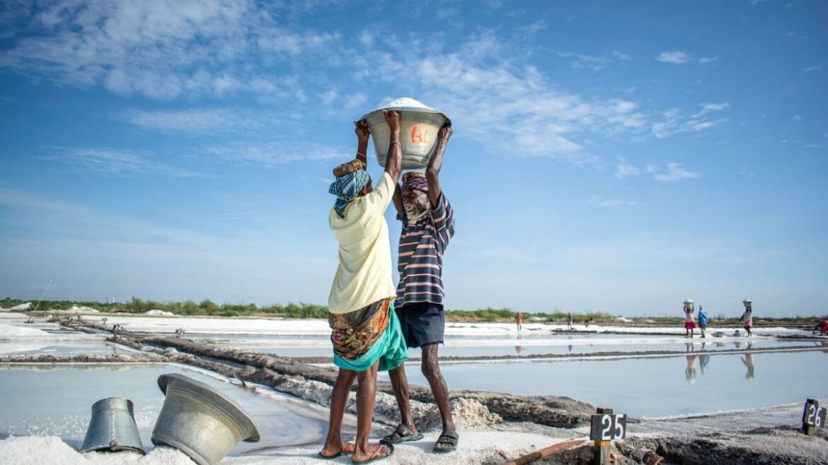 Gujarat : Salt Pan Workers Threaten Protest in Gandhinagar