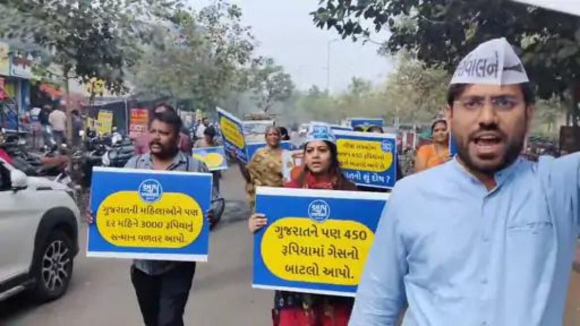 Gujarat AAP Demands Rs 450 LPG and 3k Honorarium for Women