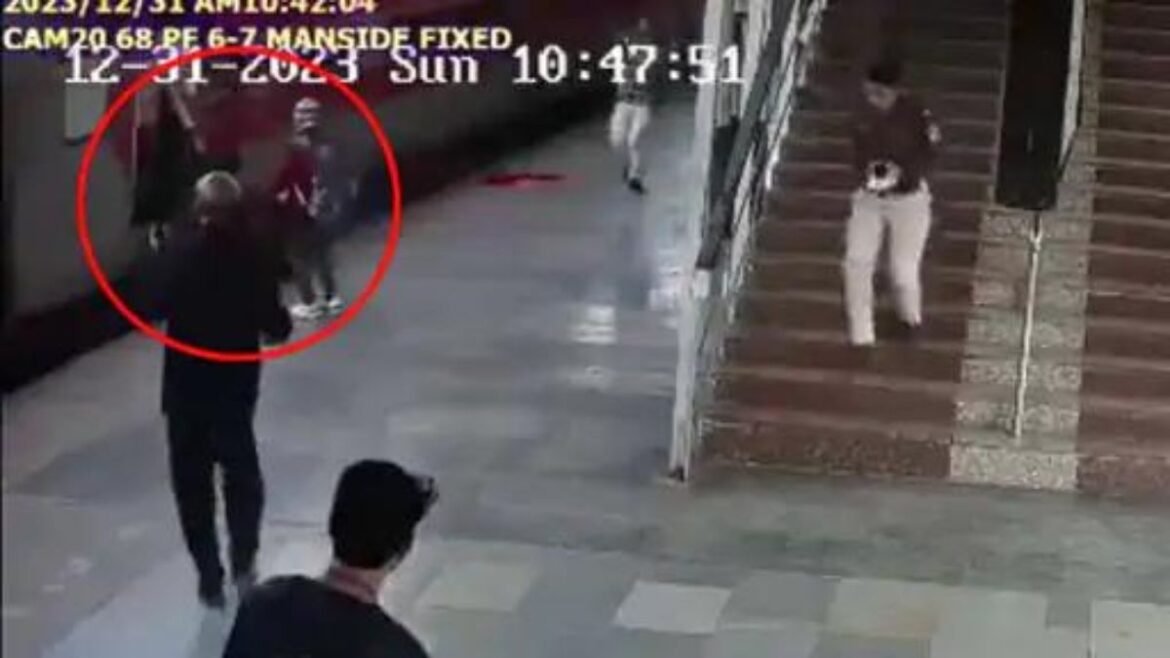 Gujarat : Heroic Rescue of young woman at Ahmedabad railway station