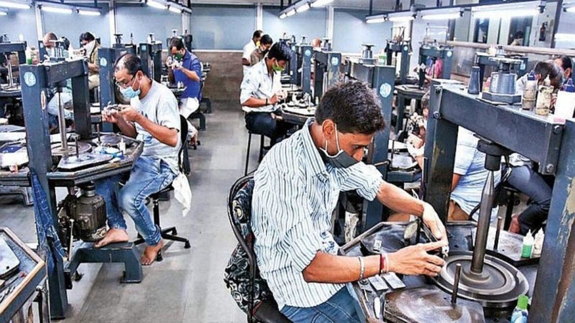 DWUG Launches Helpline for Surat Diamond Artisans Amid Rising Suicides 