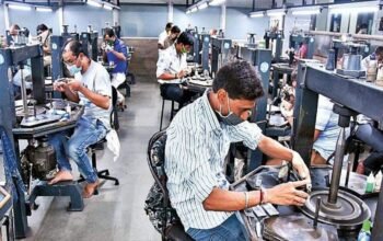 DWUG Launches Helpline for Surat Diamond Artisans Amid Rising Suicides